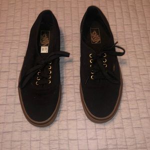 Men’s Black Vans canvas shoes